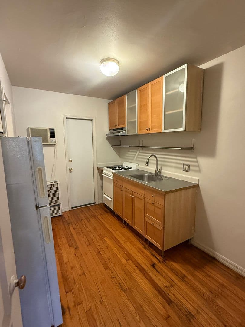 Los Angeles Apartment: 901 N Formosa Ave