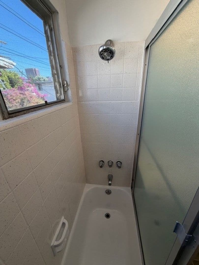 Los Angeles Apartment: 11940 Dorothy St