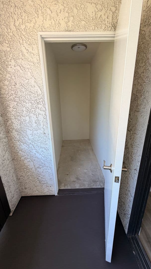 Sunland Apartment: 8608 Foothill Blvd
