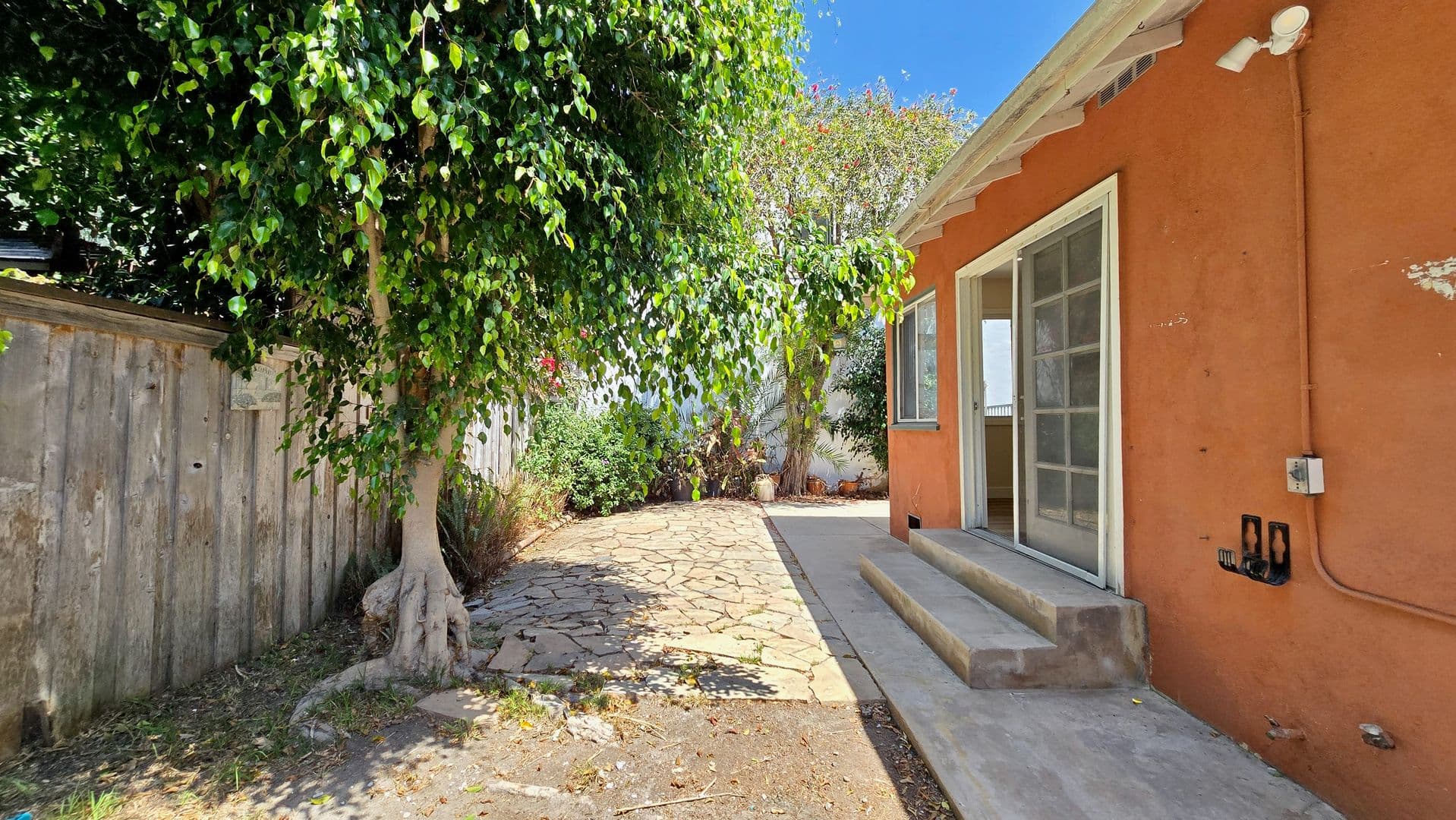 San Pedro Apartment: 3241-45 S. Pacific Avenue
