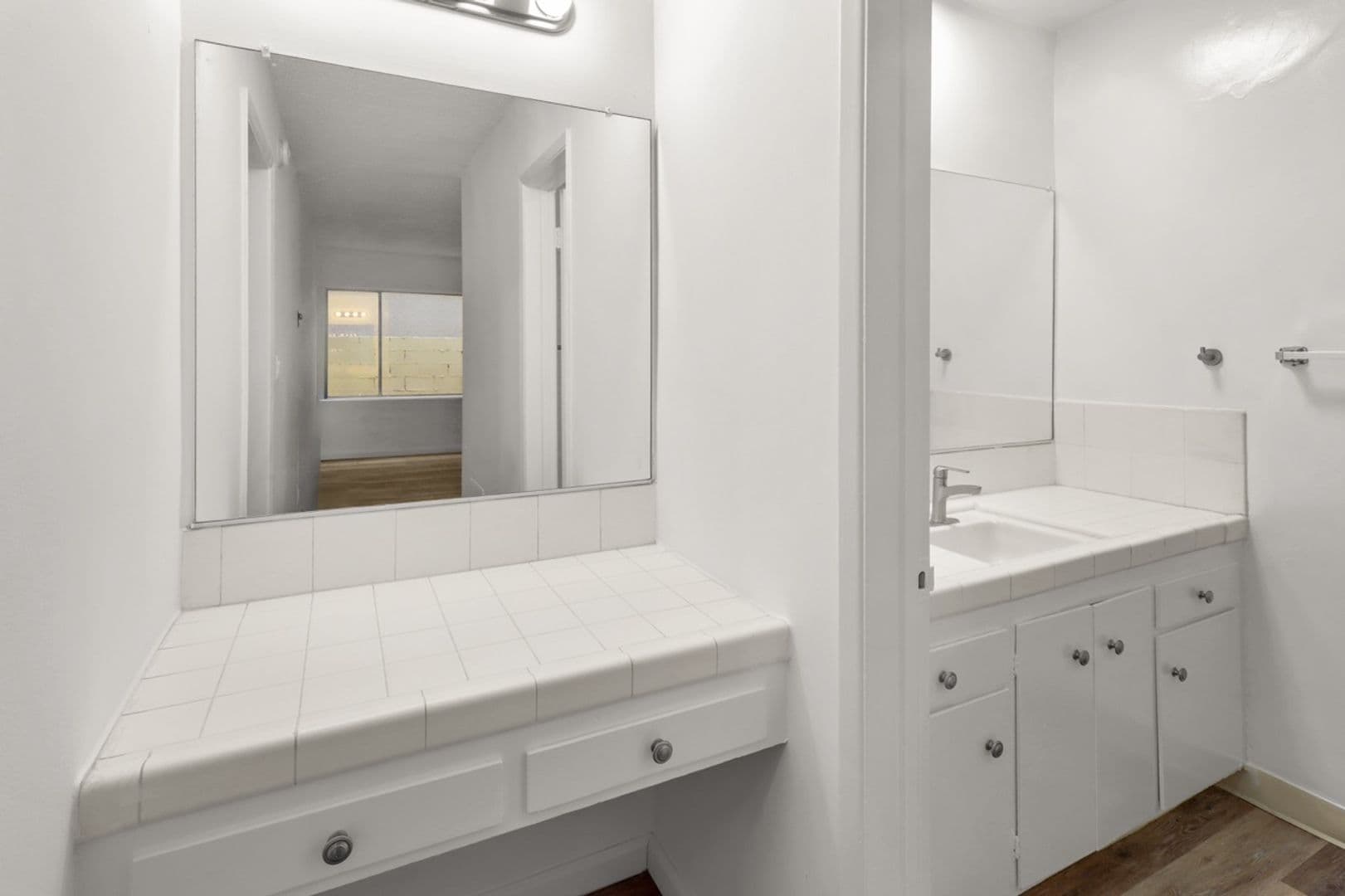 Los Angeles Apartment: 11946 Montana Ave