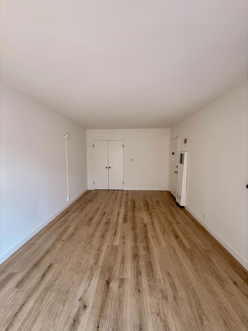 Los Angeles Apartment: 139 & 143 N. Mariposa Ave.