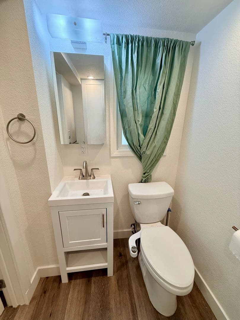 Long Beach Apartment: 761 Walnut Ave