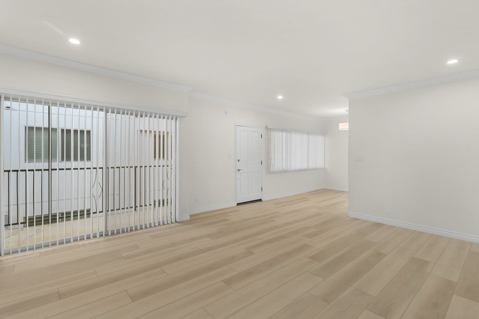Los Angeles Apartment: 11711 Goshen Ave.