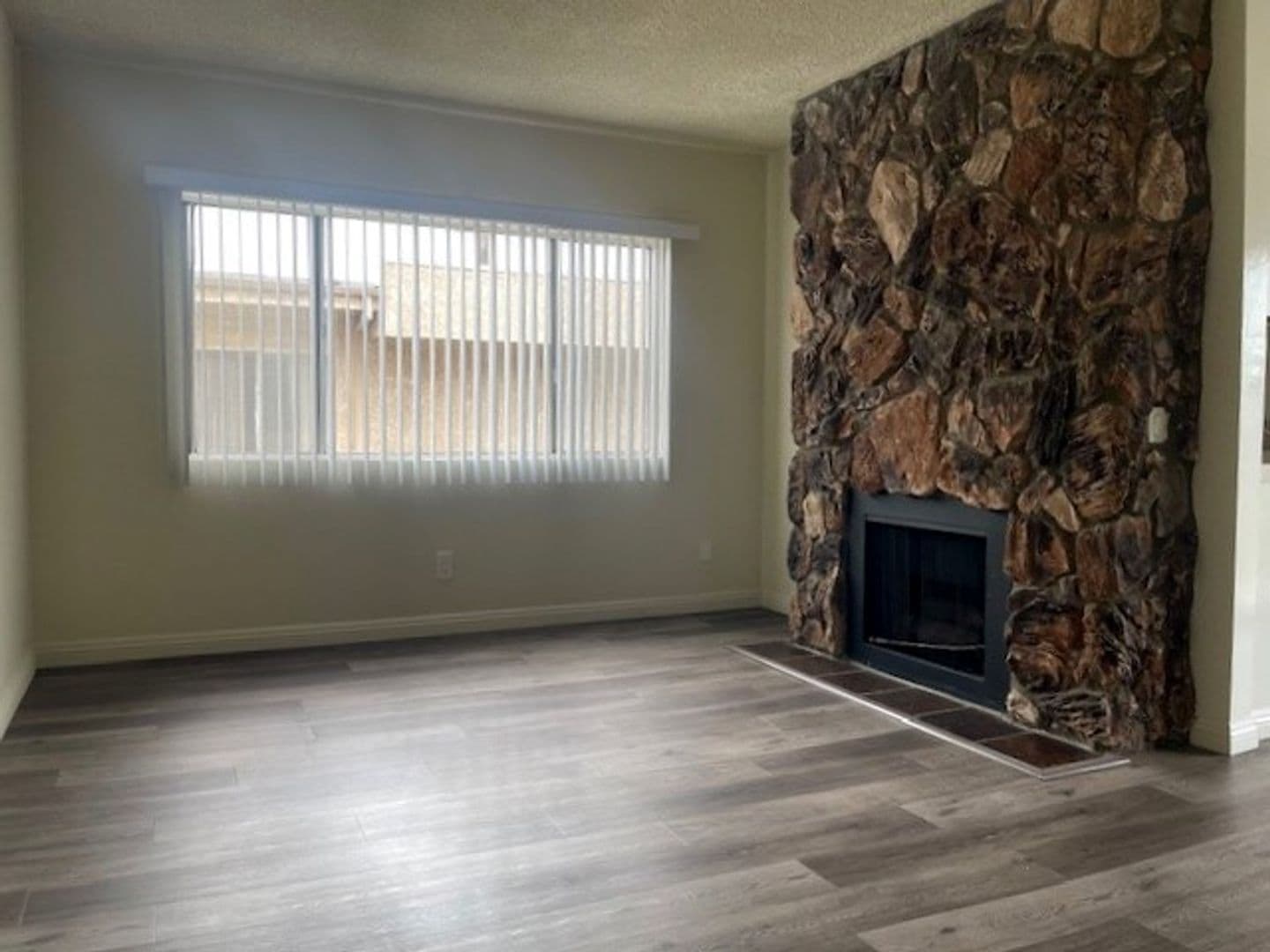 Los Angeles Apartment: 1524 Bundy Dr.