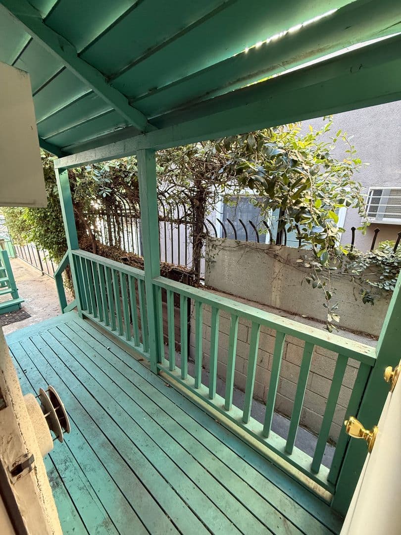 Los Angeles Apartment: 901 N Formosa Ave
