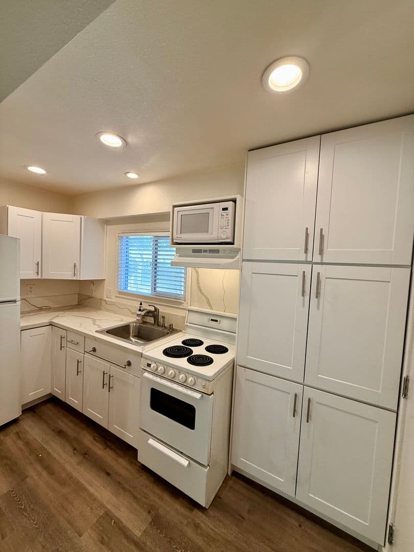Long Beach Apartment: 761 Walnut Ave