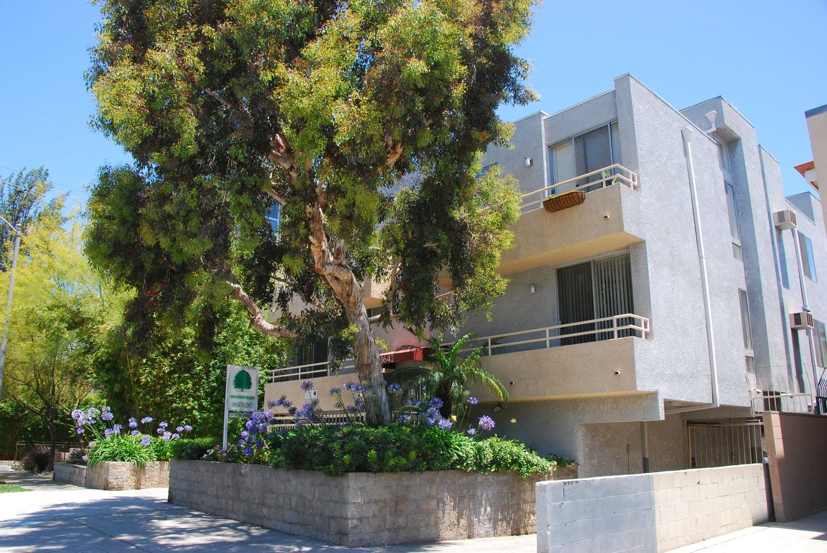 Los Angeles Apartment: 3642 Hughes Ave