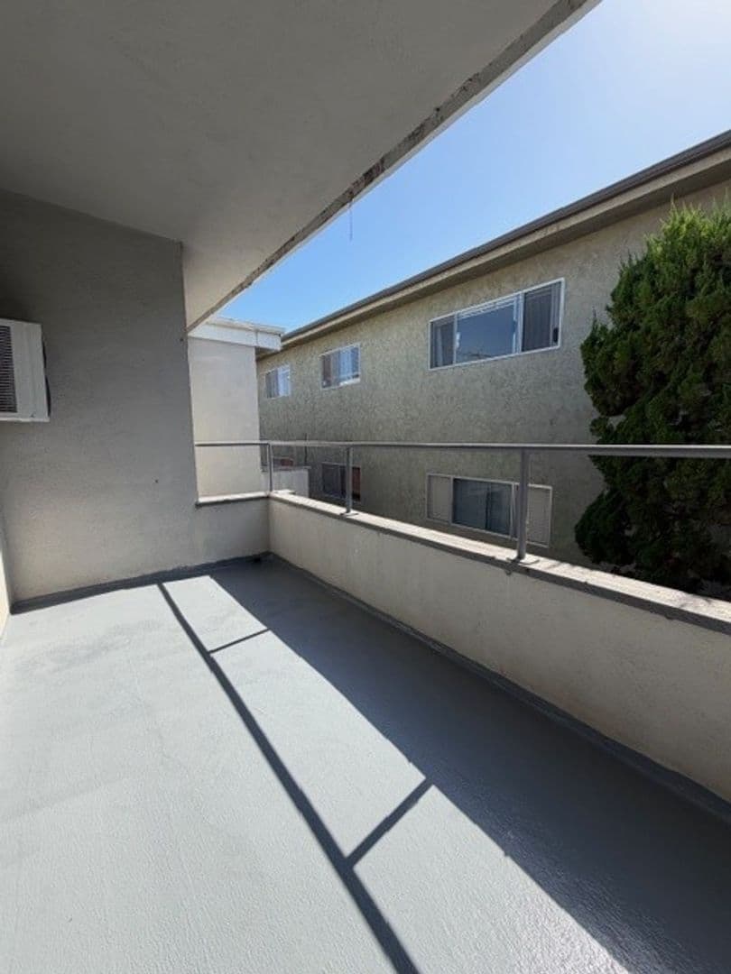 Los Angeles Apartment: 11940 Dorothy St