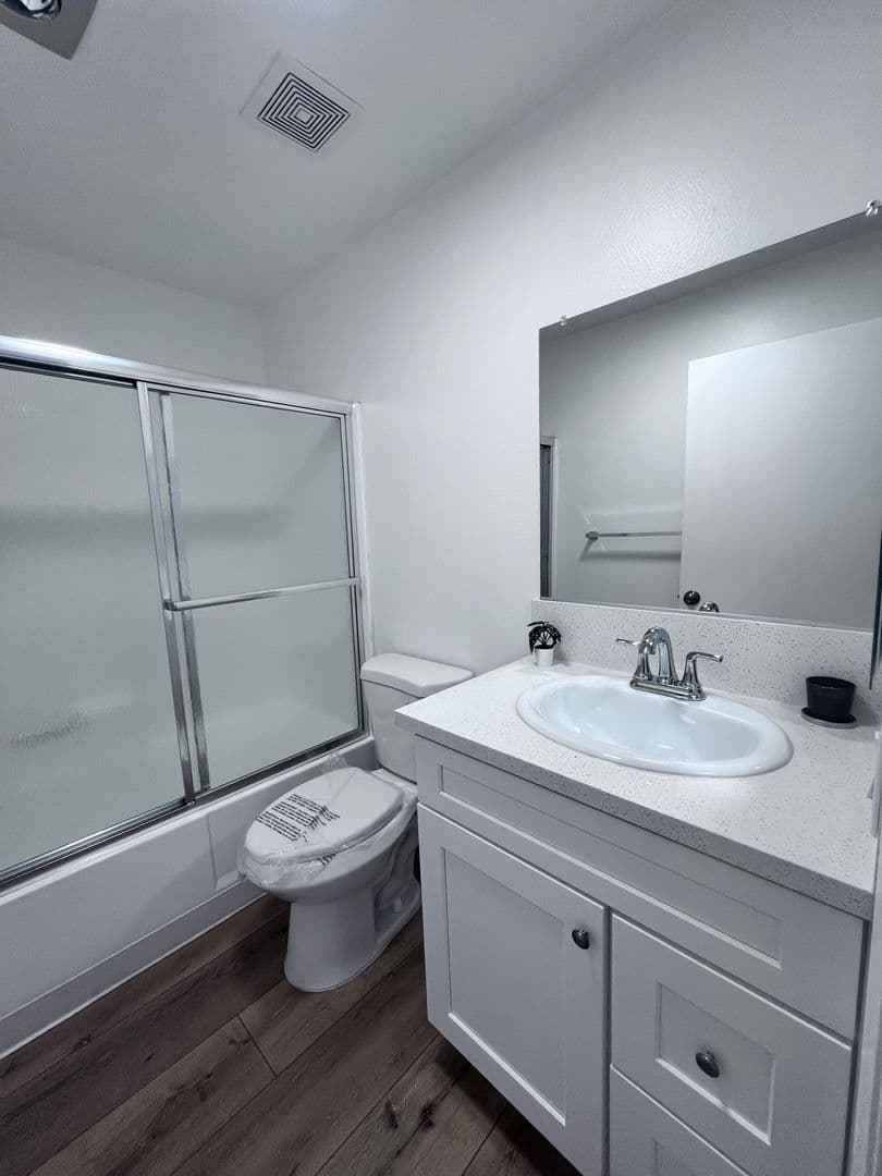 Sunland Apartment: 8608 Foothill Blvd