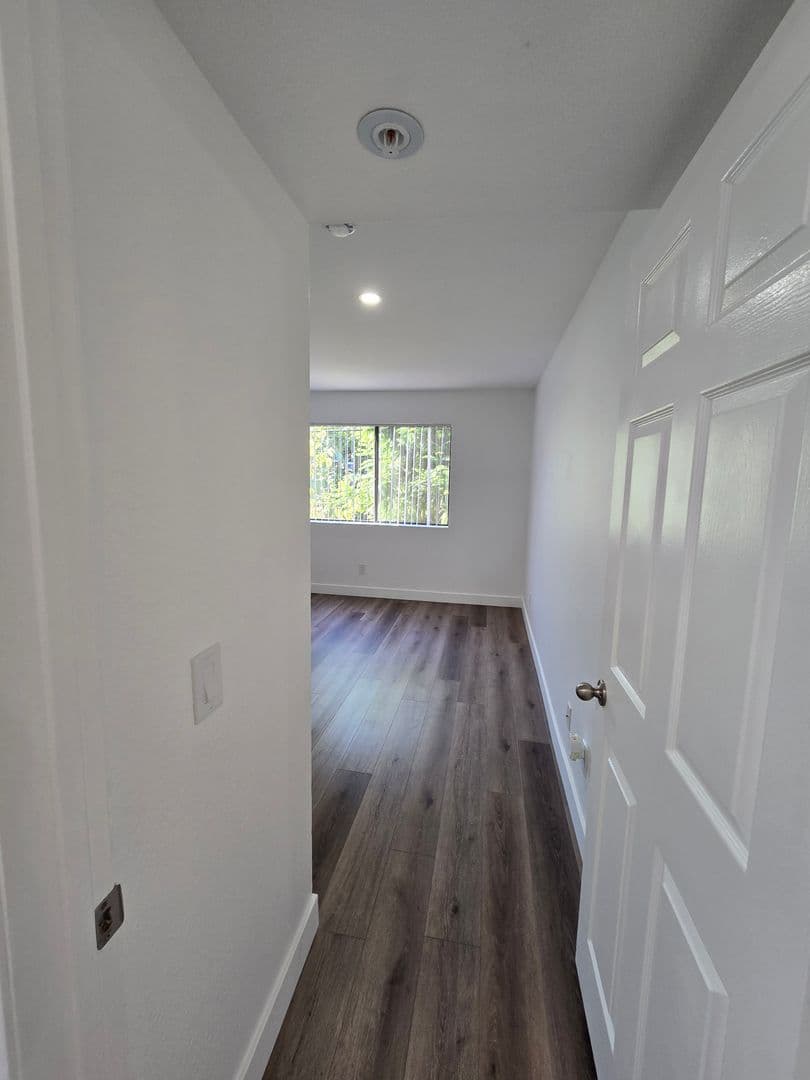 Panorama City Apartment: 9429 Van Nuys Blvd