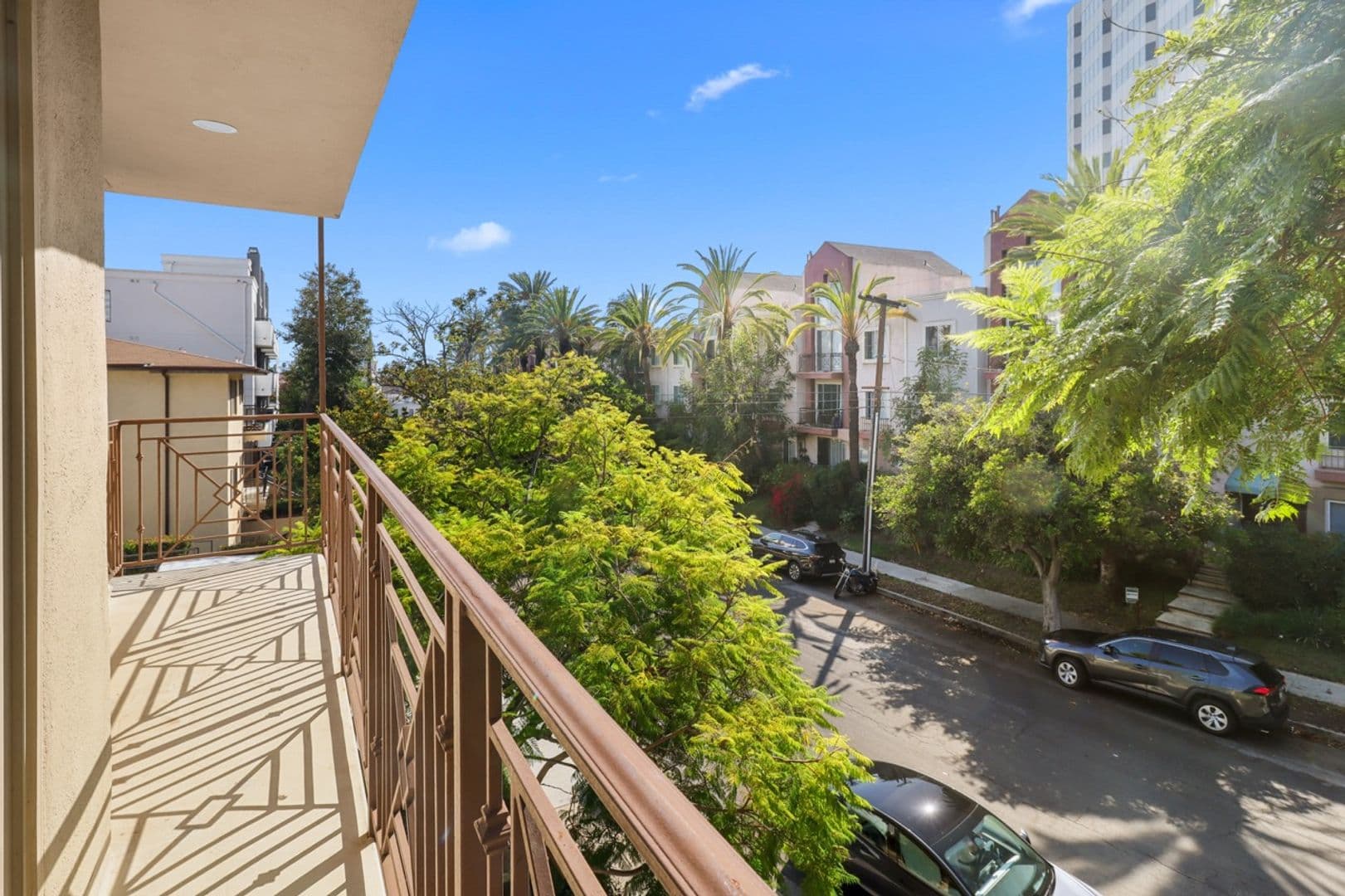 Los Angeles Apartment: 1226 McClellan Drive