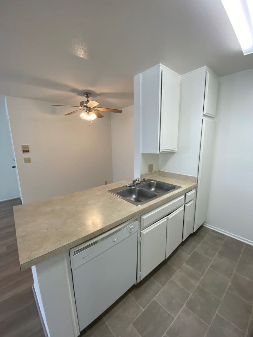 Los Angeles Apartment: 3642 Hughes Ave