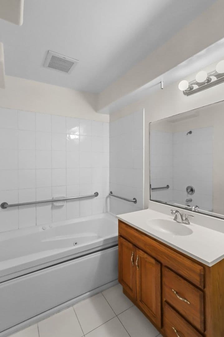 Los Angeles Apartment: 4262 Lindblade Dr
