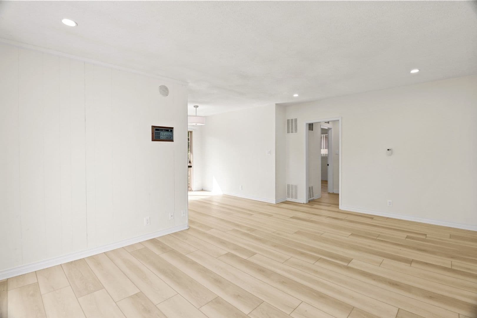 Los Angeles Apartment: 1226 McClellan Drive