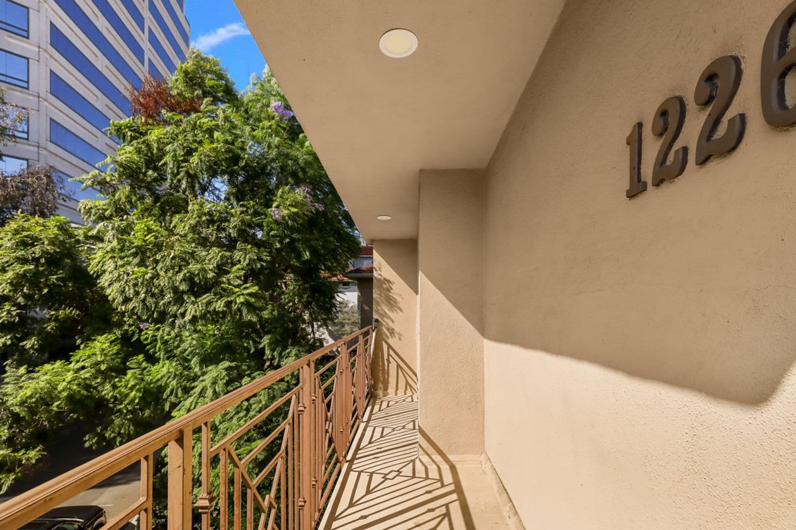 Los Angeles Apartment: 1226 McClellan Drive
