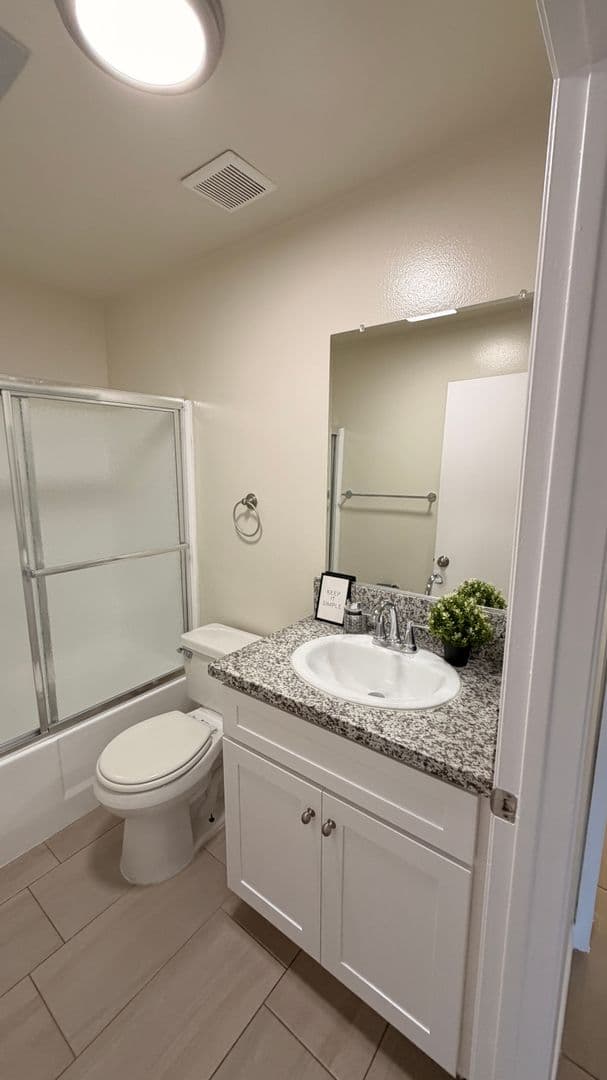 Sunland Apartment: 8608 Foothill Blvd