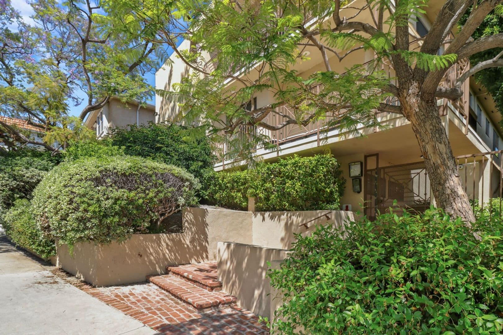Los Angeles Apartment: 1226 McClellan Drive