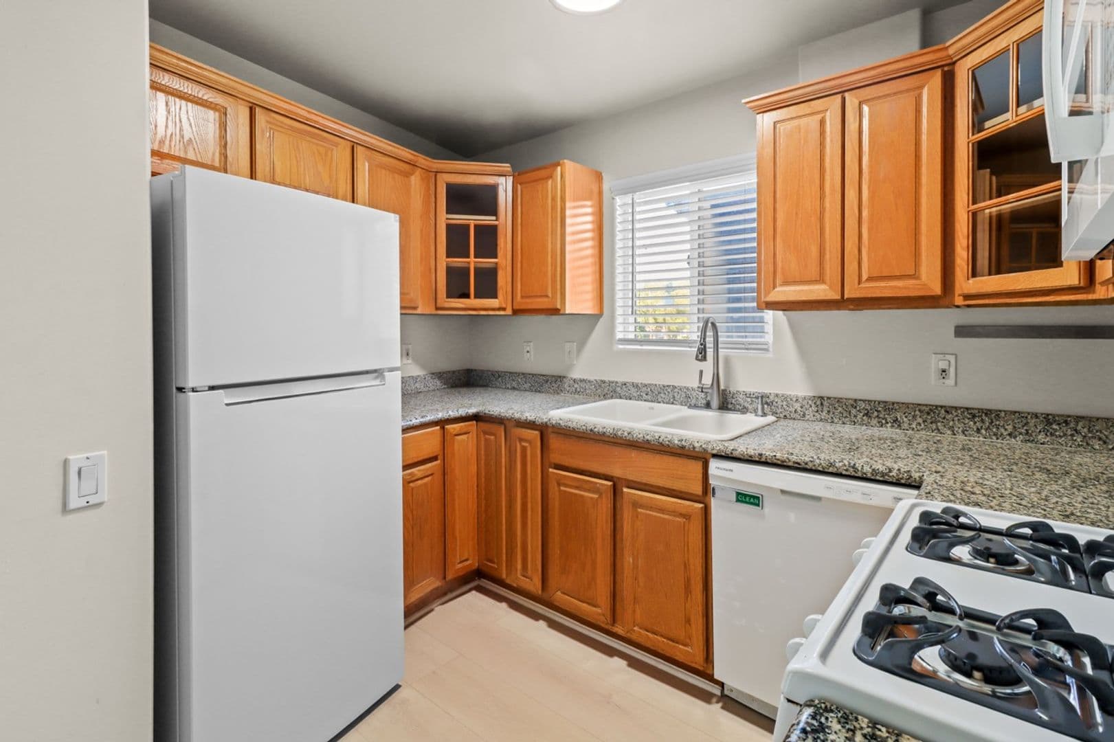 Los Angeles Apartment: 4262 Lindblade Dr