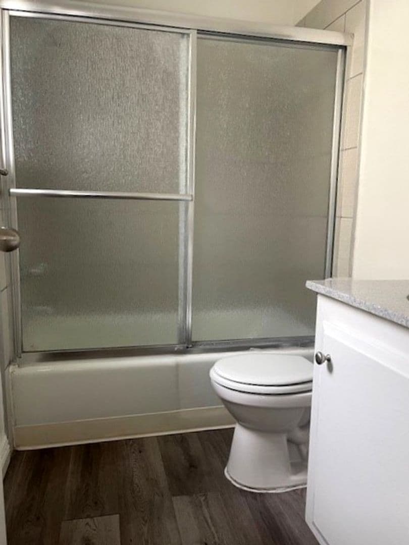 Los Angeles Apartment: 1524 Bundy Dr.