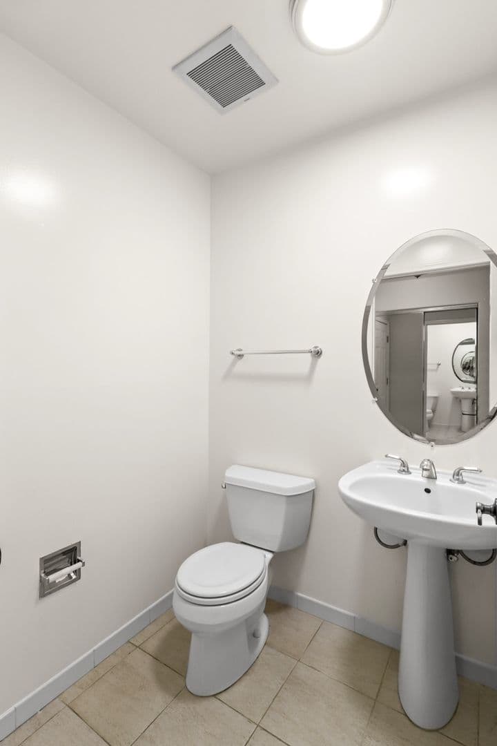 Los Angeles Apartment: 4262 Lindblade Dr