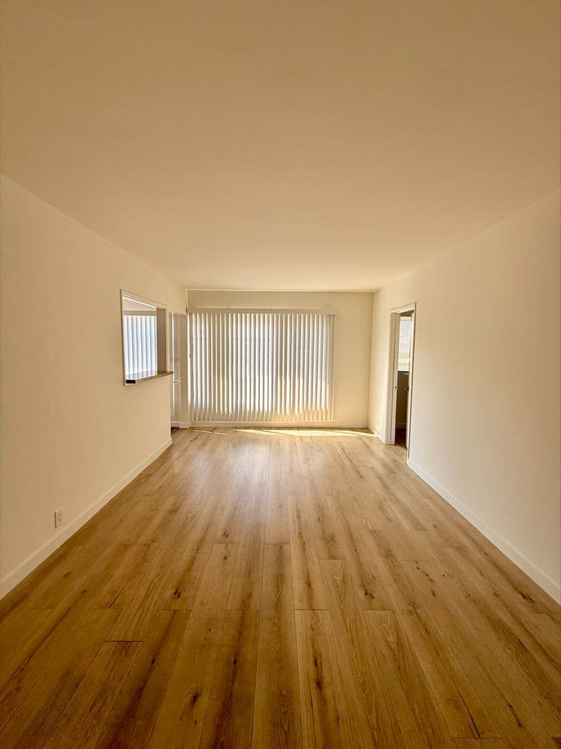 Los Angeles Apartment: 139 & 143 N. Mariposa Ave.