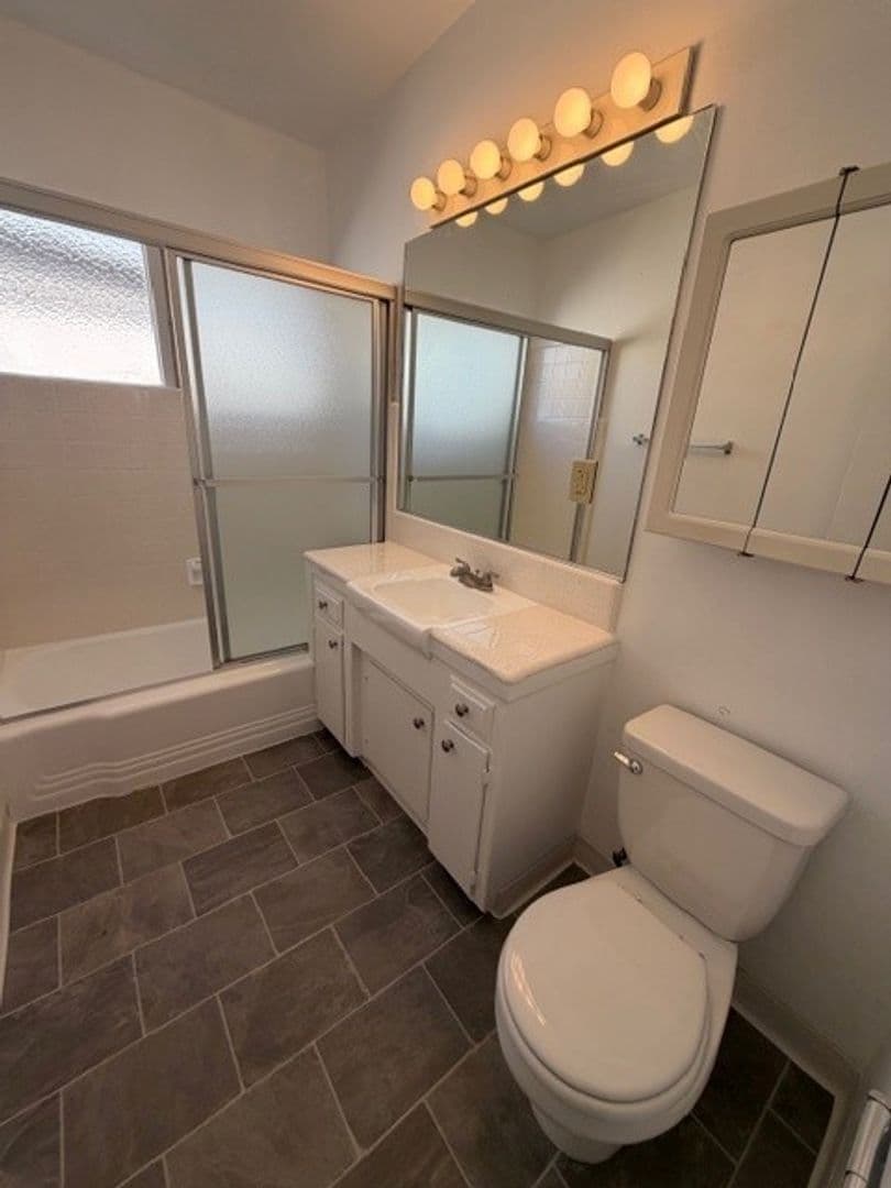 Los Angeles Apartment: 11940 Dorothy St