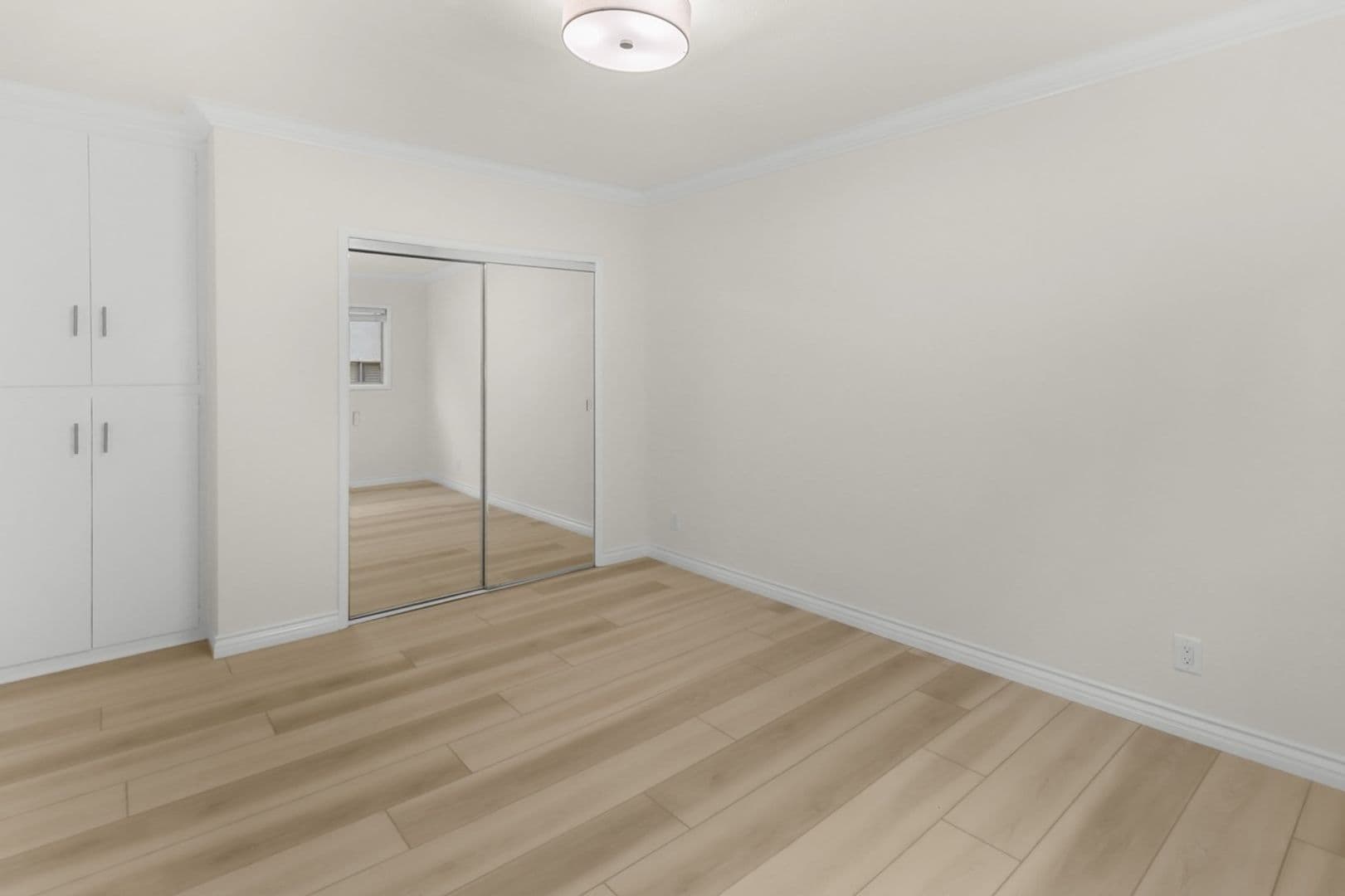 Los Angeles Apartment: 11711 Goshen Ave.