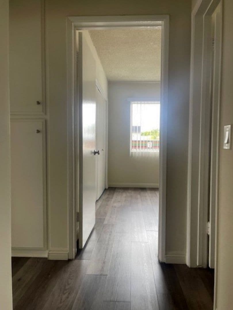 Los Angeles Apartment: 1524 Bundy Dr.