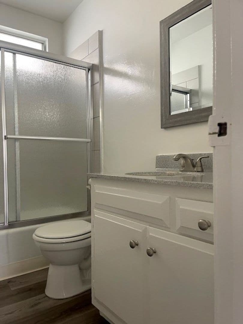 Los Angeles Apartment: 1524 Bundy Dr.