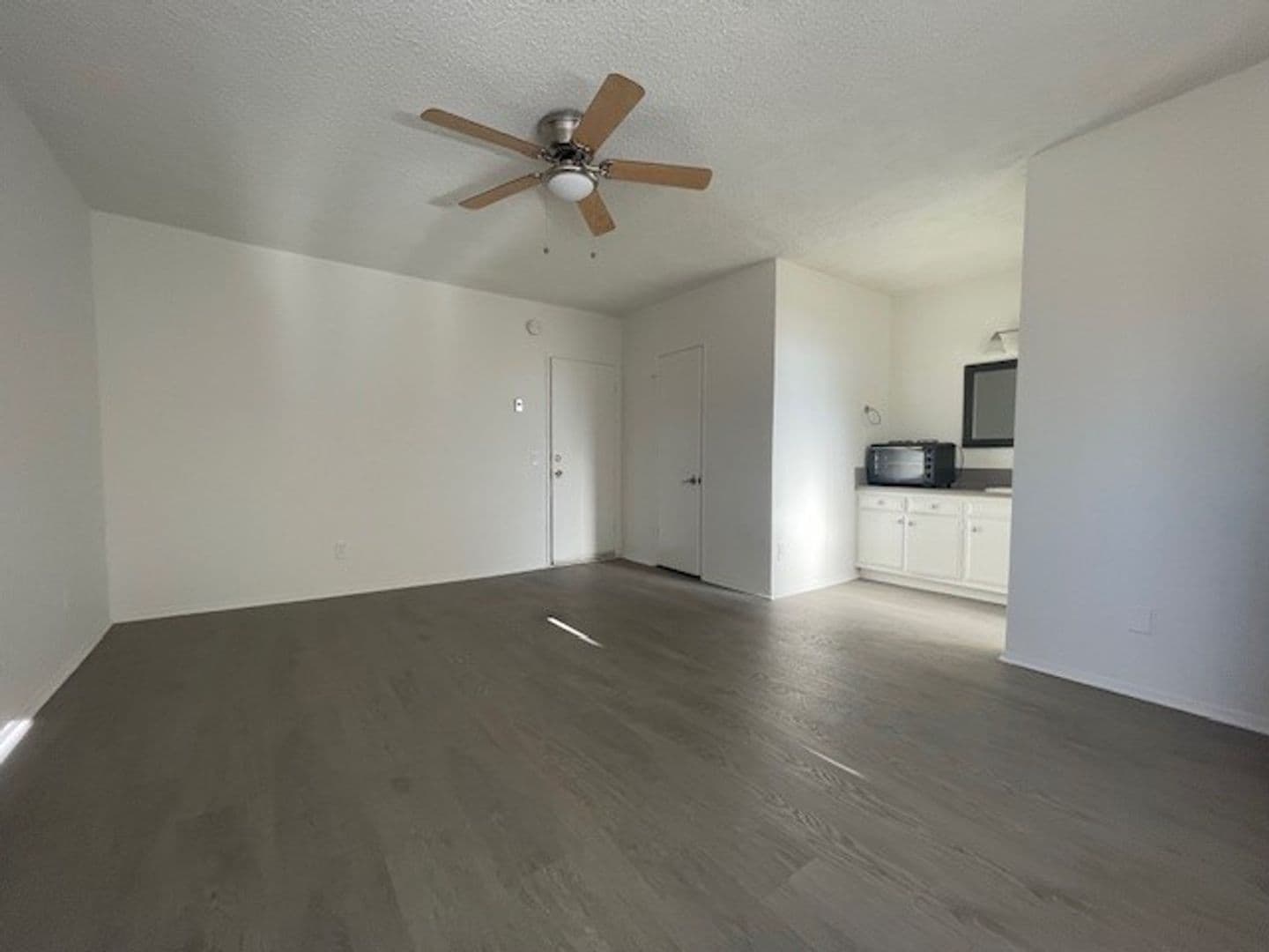 Los Angeles Apartment: 1524 Bundy Dr.