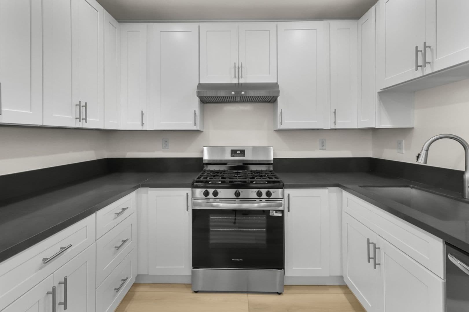 Los Angeles Apartment: 11711 Goshen Ave.