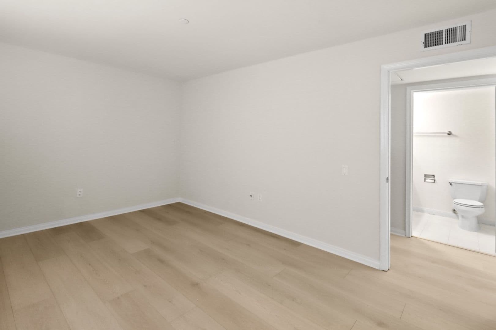 Los Angeles Apartment: 4262 Lindblade Dr