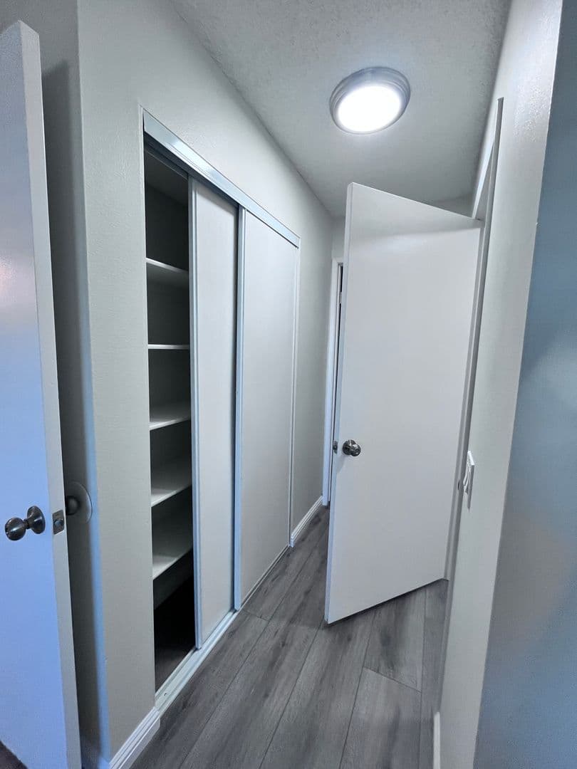 Sunland Apartment: 8608 Foothill Blvd
