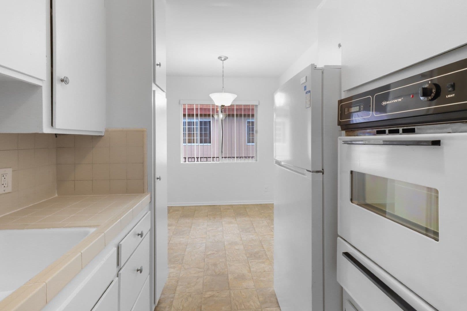 Los Angeles Apartment: 3709 Midvale Ave