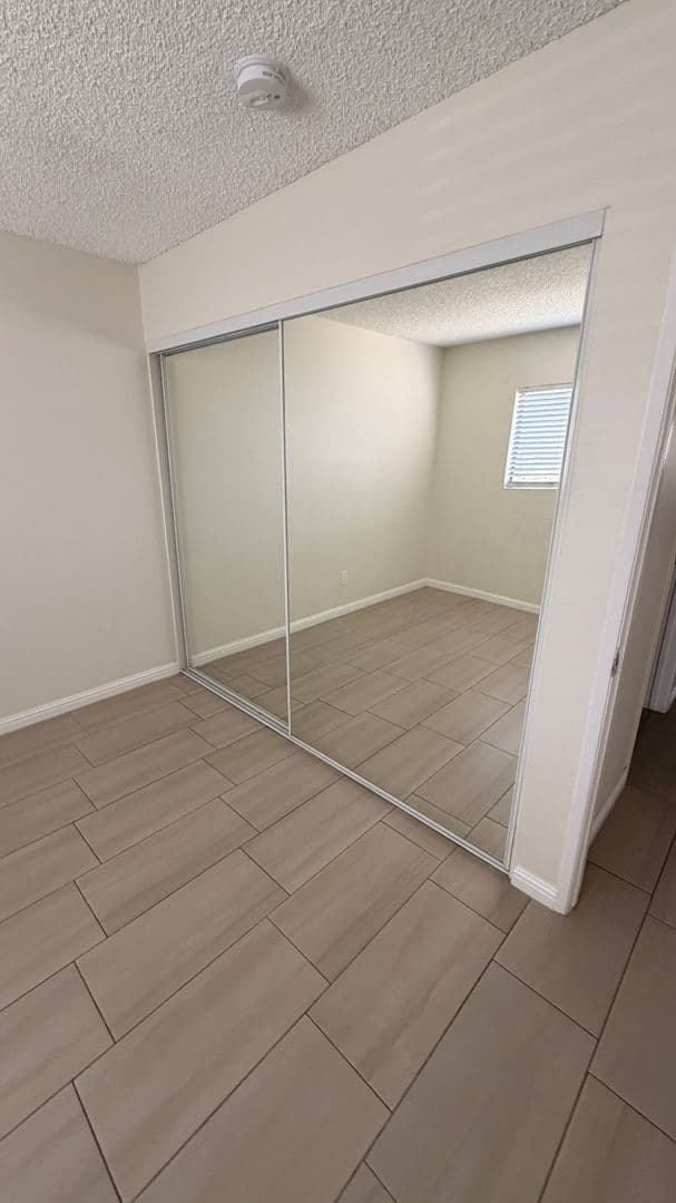 Sunland Apartment: 8608 Foothill Blvd