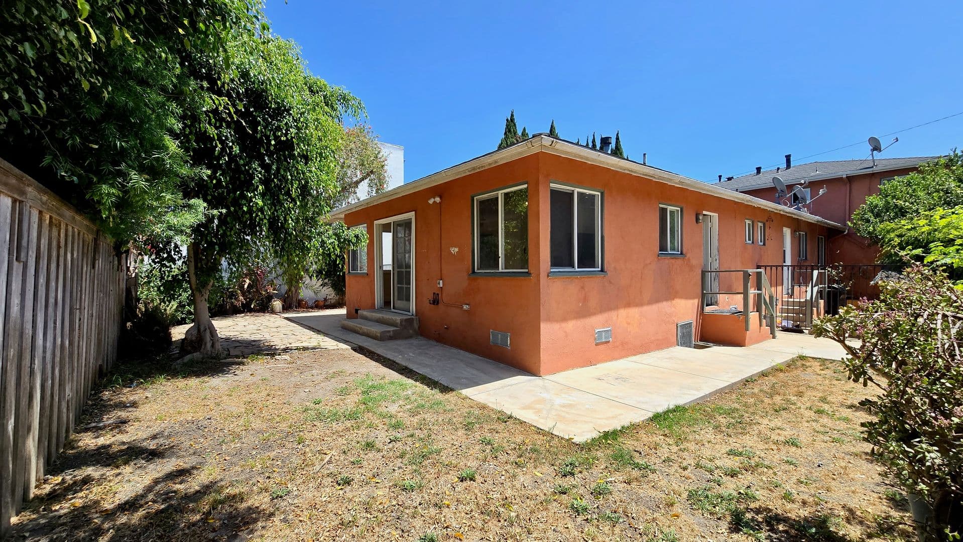 San Pedro Apartment: 3241-45 S. Pacific Avenue