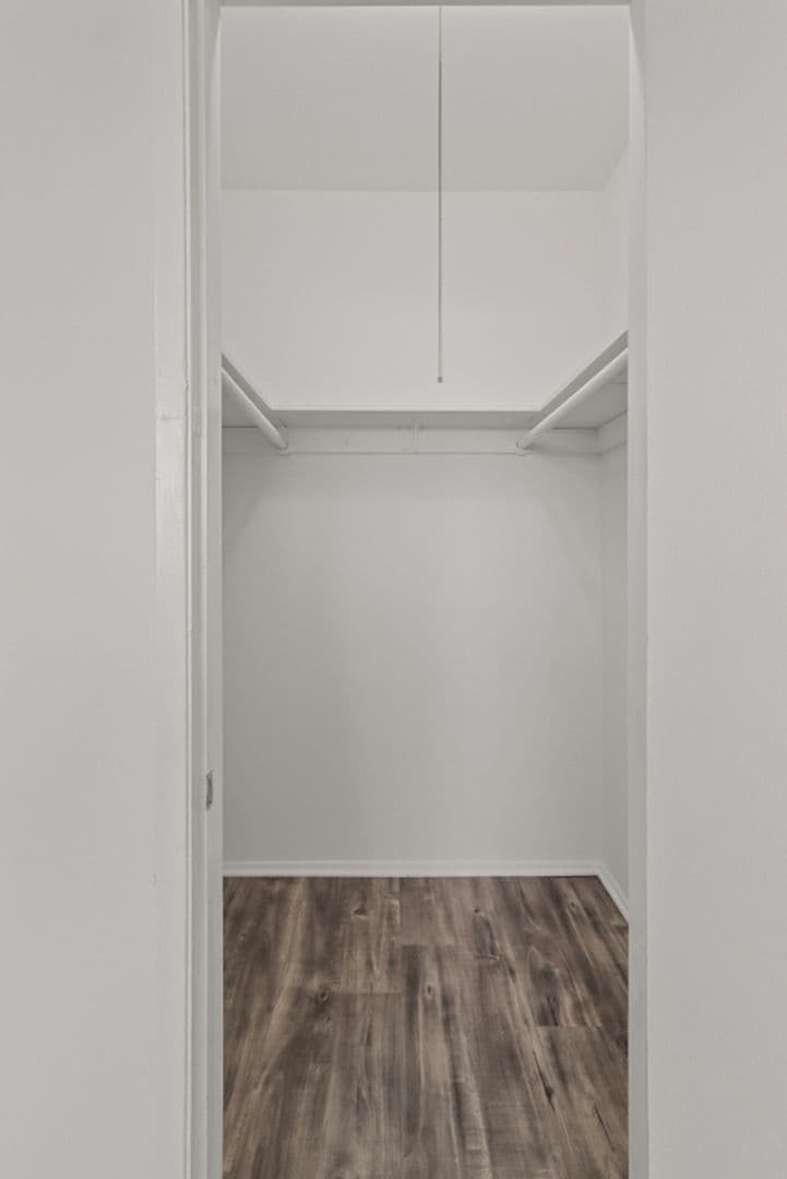 Santa Monica Apartment: 1143 -10th St