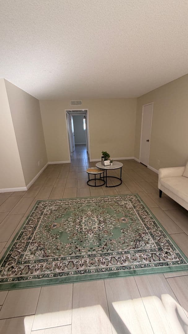 Sunland Apartment: 8608 Foothill Blvd