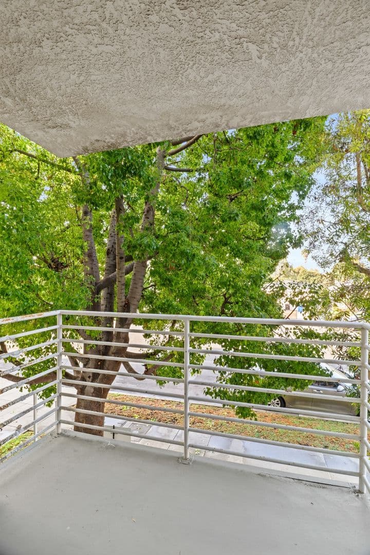 Los Angeles Apartment: 4262 Lindblade Dr
