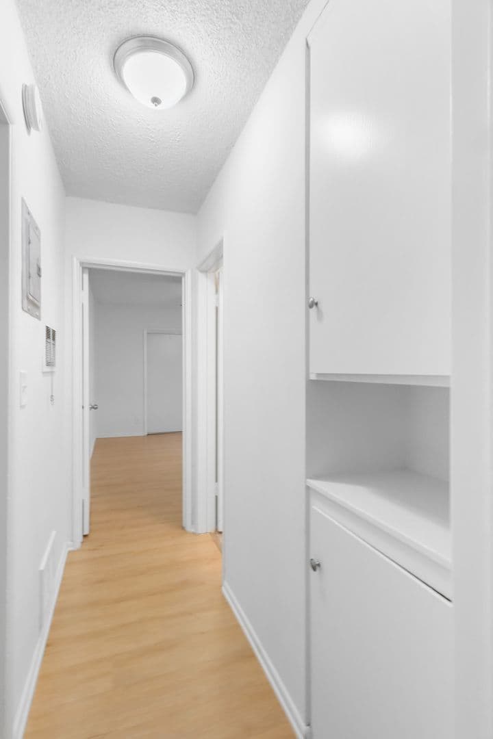 Los Angeles Apartment: 3709 Midvale Ave
