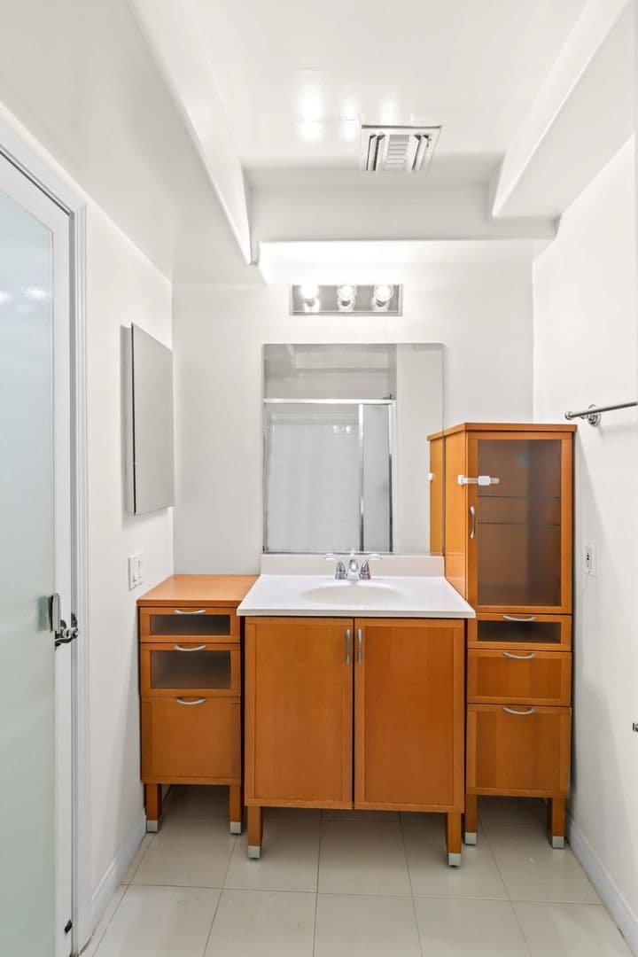 Los Angeles Apartment: 4262 Lindblade Dr