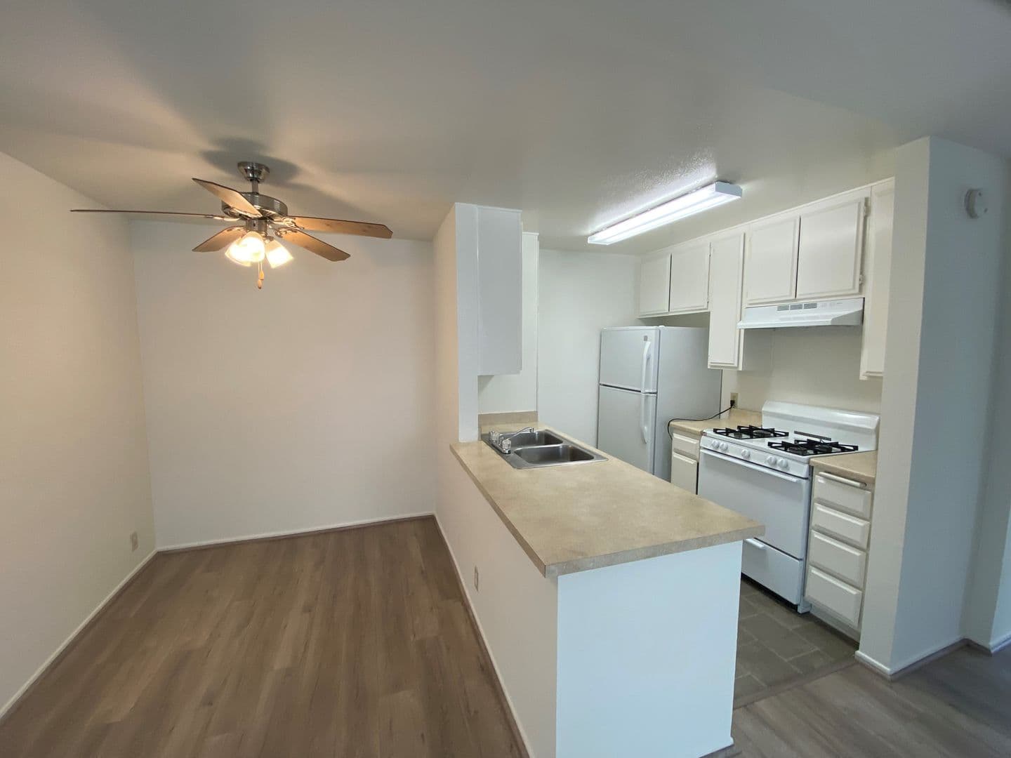Los Angeles Apartment: 3642 Hughes Ave