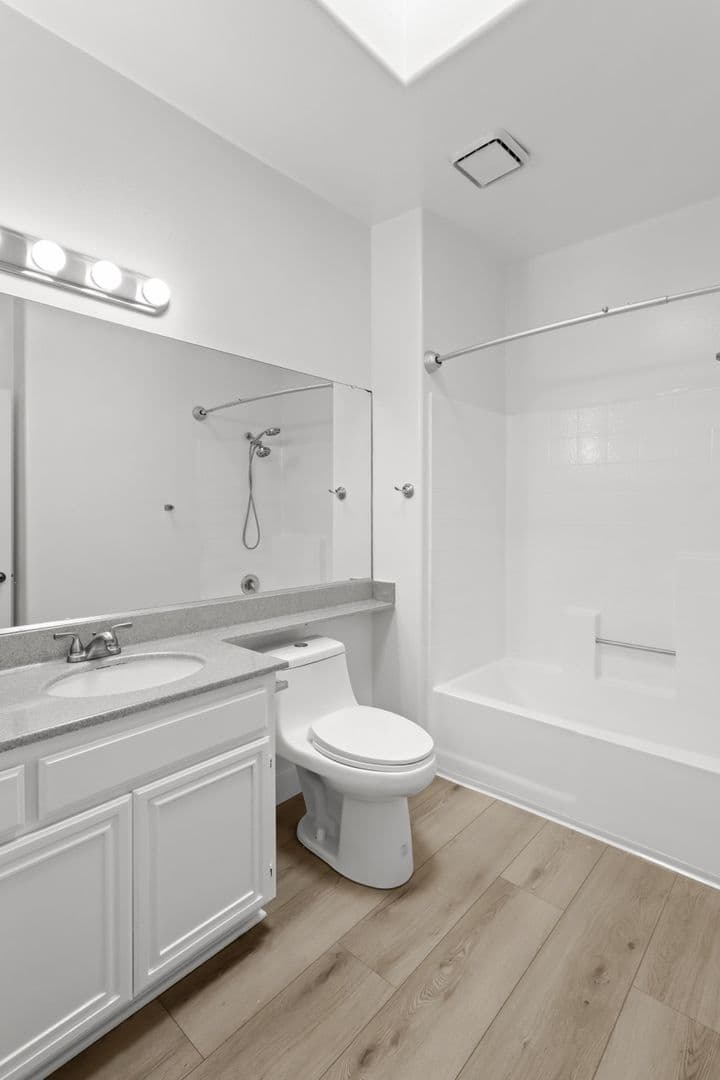 Los Angeles Apartment: 7040 Flight Ave.