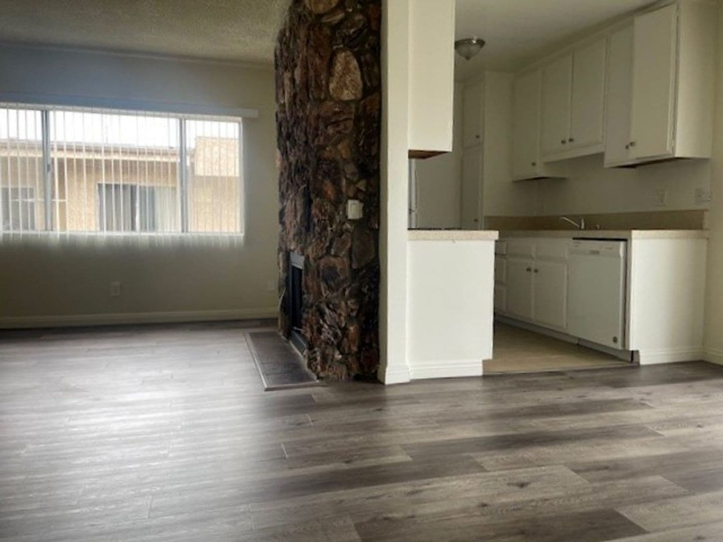 Los Angeles Apartment: 1524 Bundy Dr.