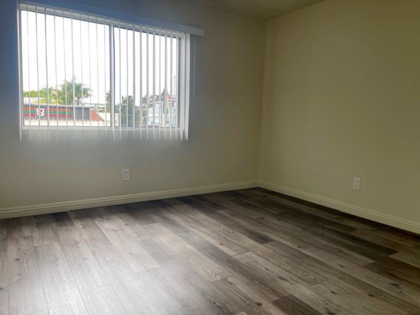 Los Angeles Apartment: 1524 Bundy Dr.
