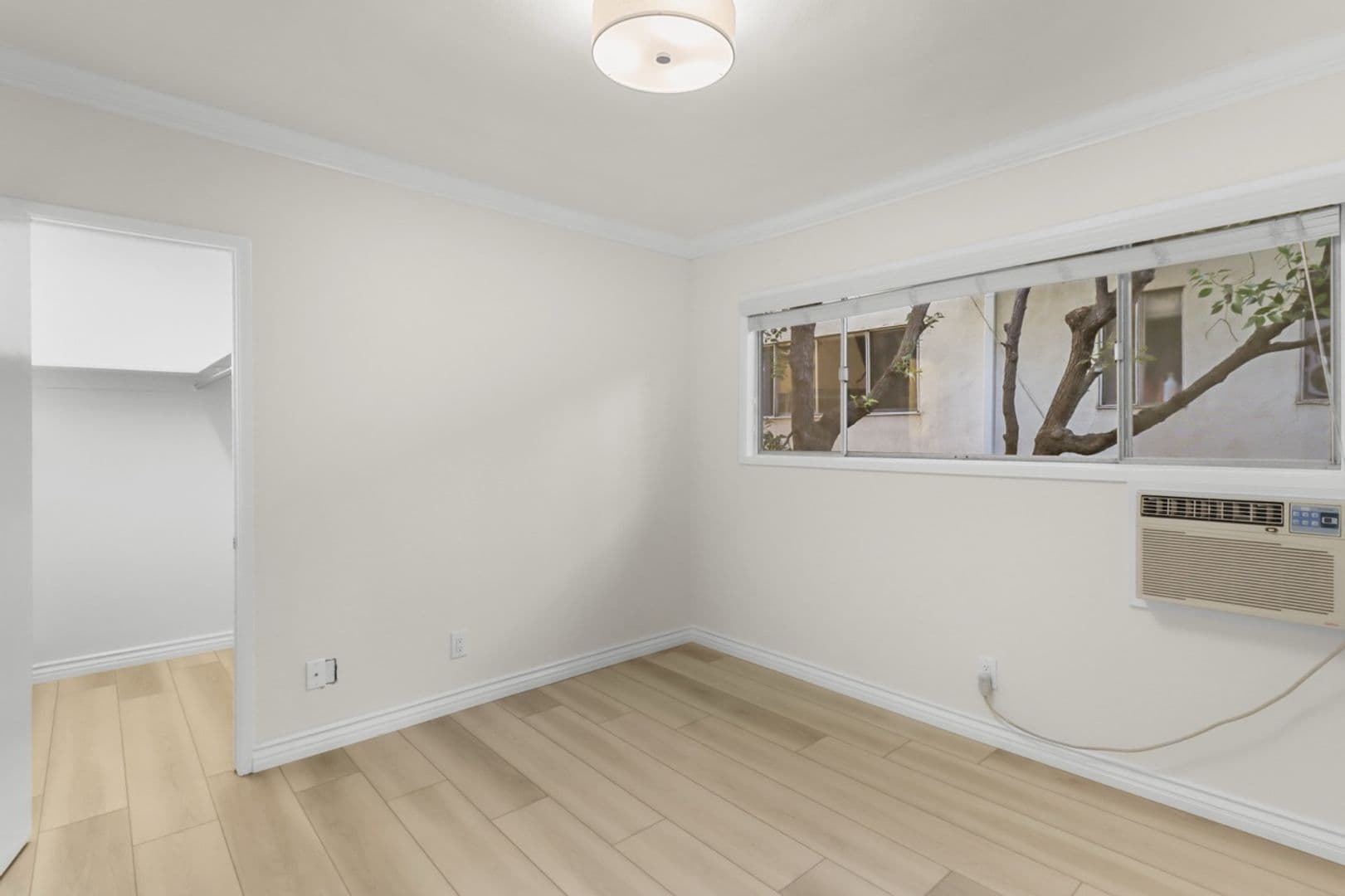 Los Angeles Apartment: 11711 Goshen Ave.