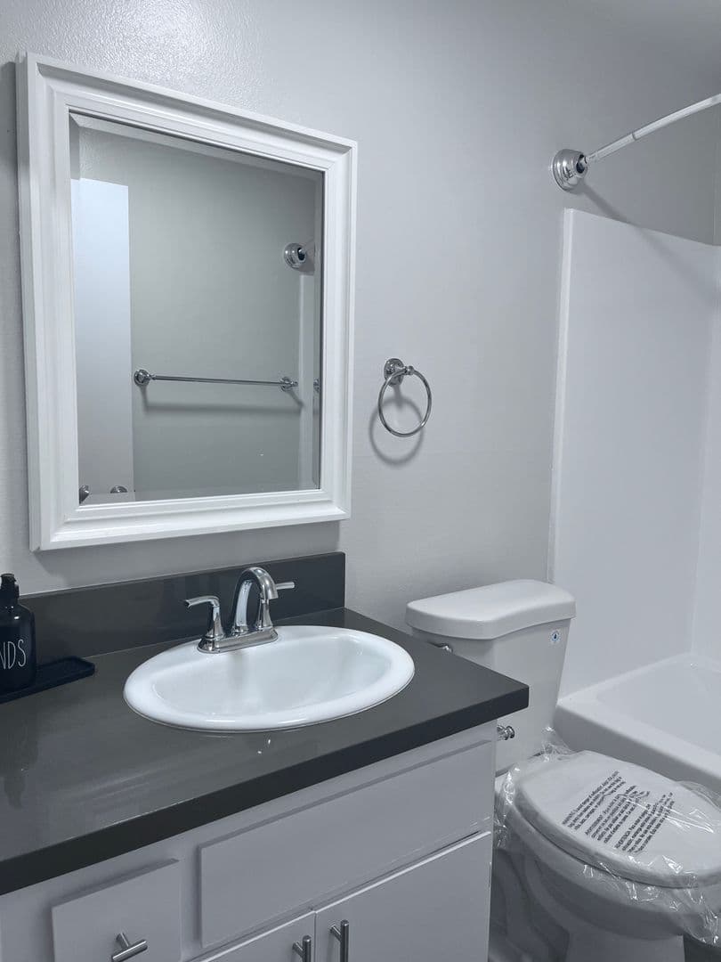 Sunland Apartment: 8608 Foothill Blvd