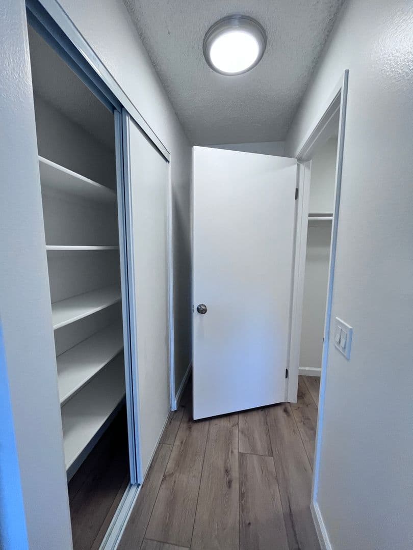 Sunland Apartment: 8608 Foothill Blvd