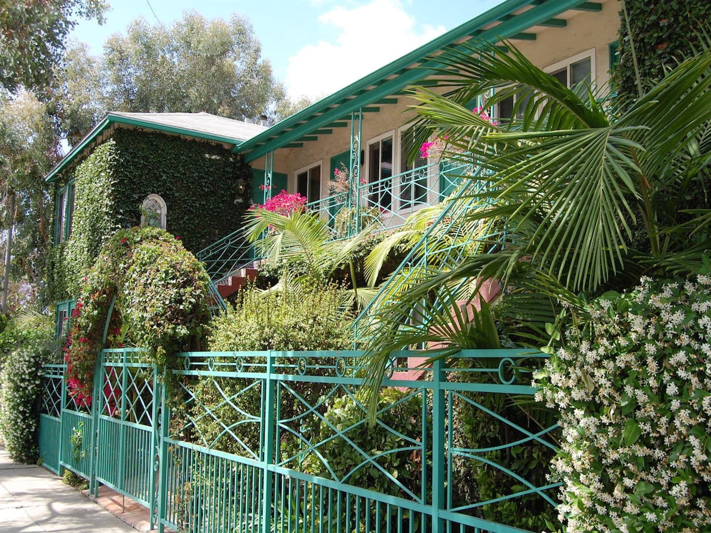 Los Angeles Apartment: 901 N Formosa Ave
